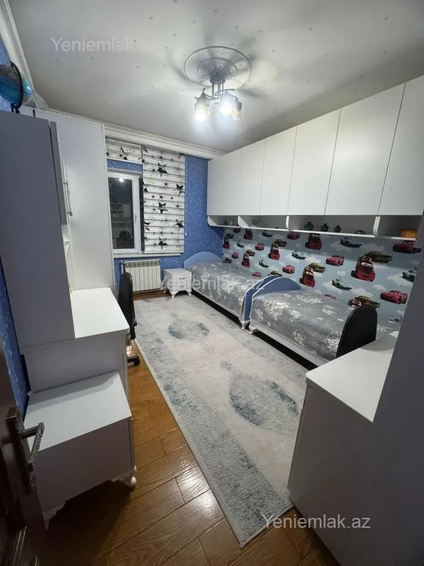 Satılır 4 otaqlı köhnə tikili 110 m²