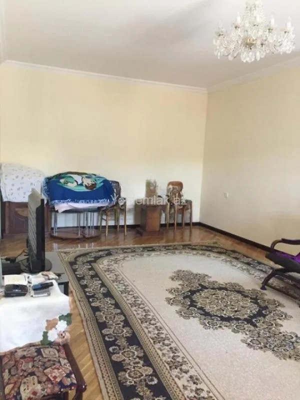 Satılır 6 otaqlı həyət evi 180 m²