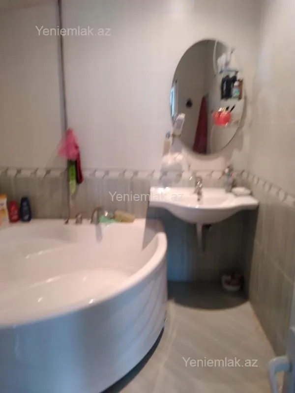 Satılır 6 otaqlı həyət evi 180 m²