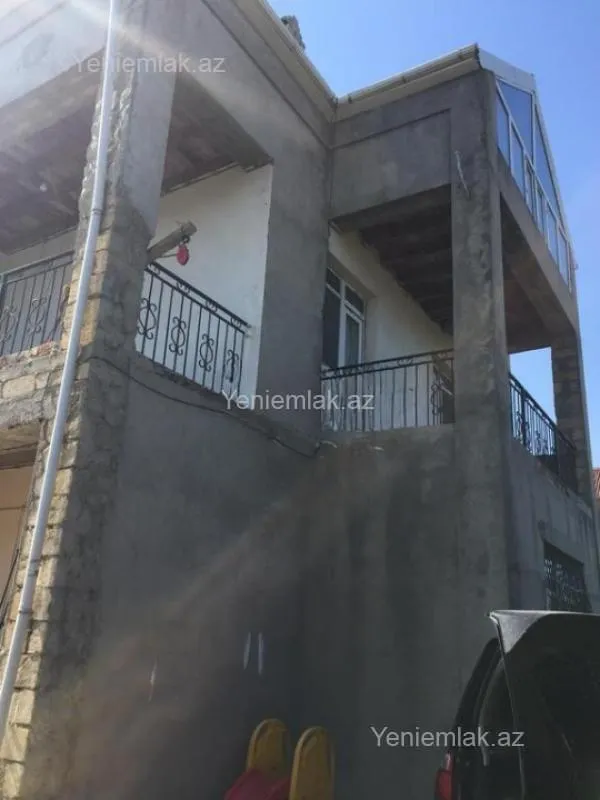 Satılır 6 otaqlı həyət evi 180 m²