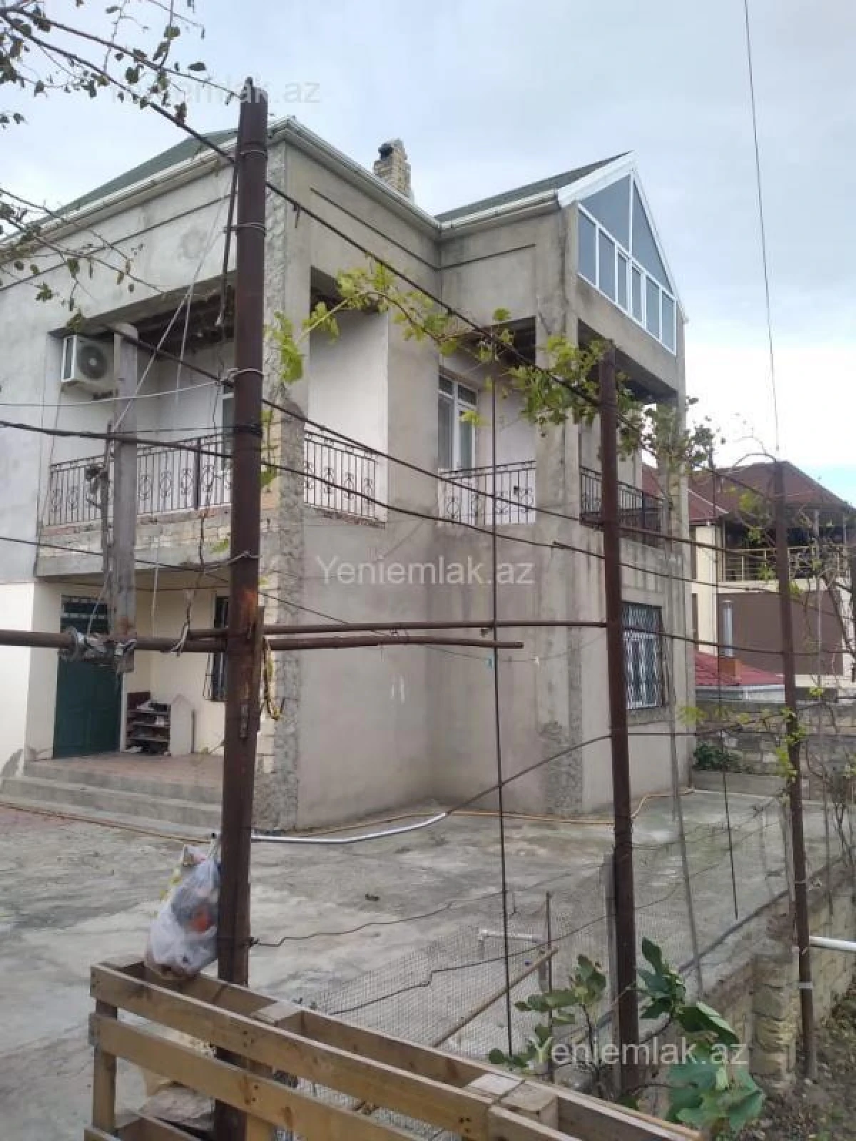 Satılır 6 otaqlı həyət evi 180 m²