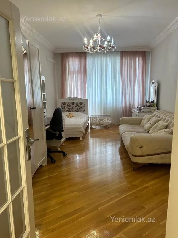 Satılır 3 otaqlı yeni tikili 170 m²