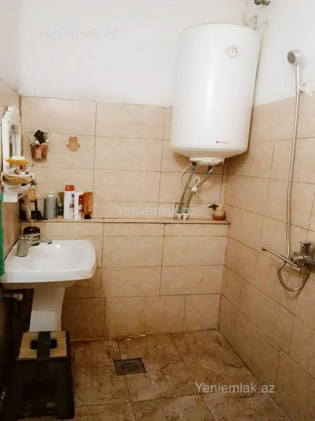 Satılır 2 otaqlı köhnə tikili 65 m²
