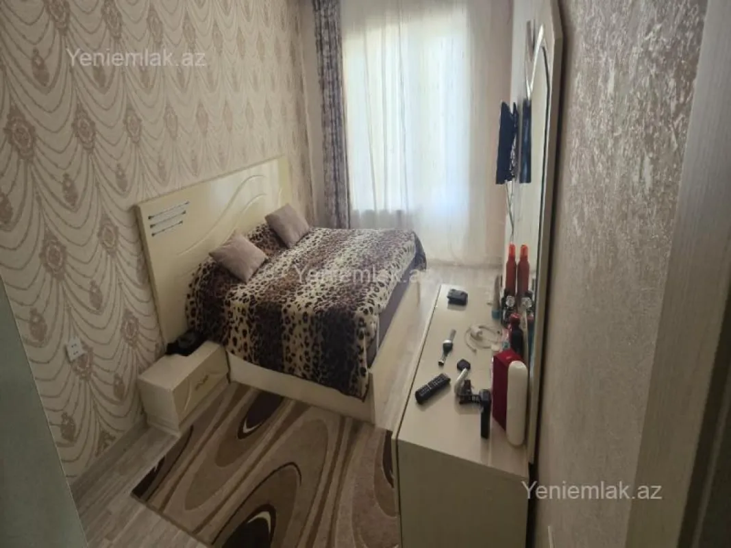 Satılır 5 otaqlı köhnə tikili 140 m²