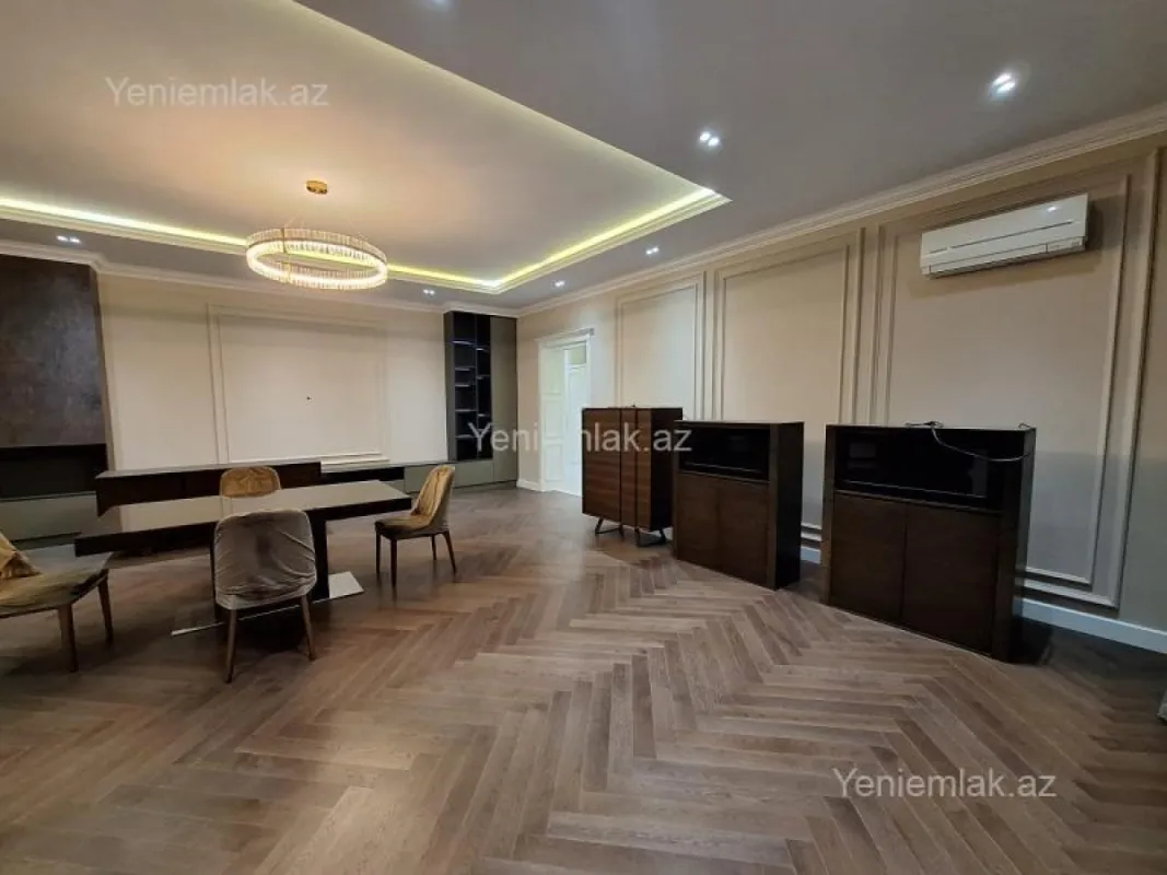 Satılır 4 otaqlı yeni tikili 235 m²
