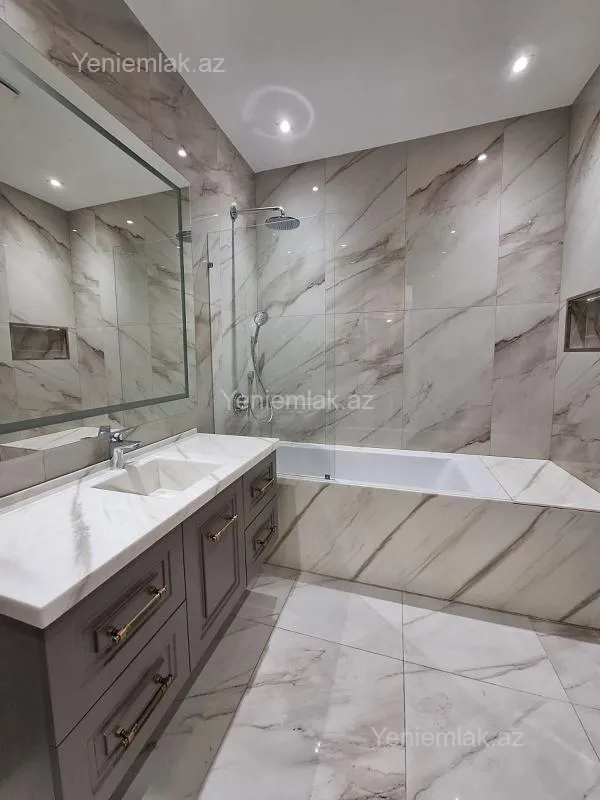 Satılır 4 otaqlı yeni tikili 235 m²