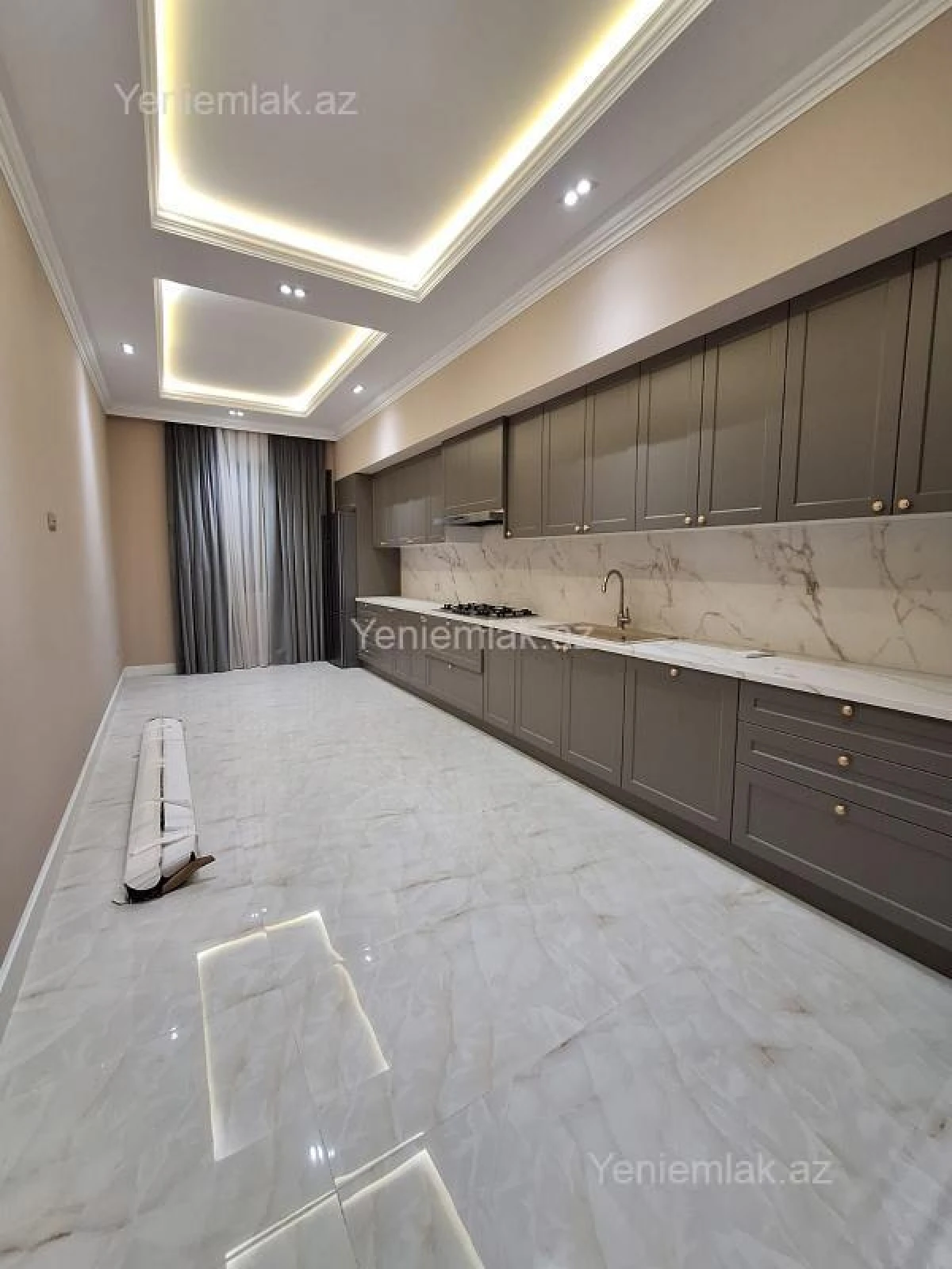 Satılır 4 otaqlı yeni tikili 235 m²