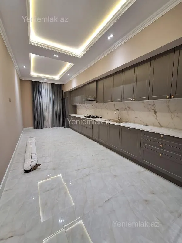 Satılır 4 otaqlı yeni tikili 235 m²