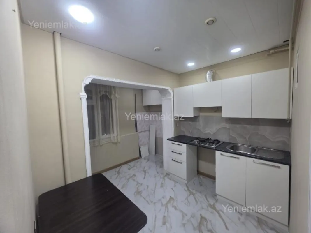 Satılır 2 otaqlı köhnə tikili 65 m²