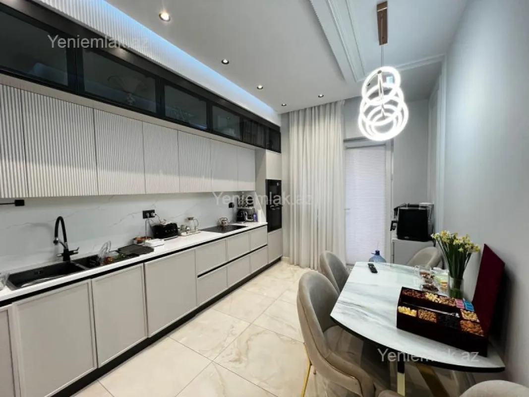 Satılır 4 otaqlı yeni tikili 141 m²