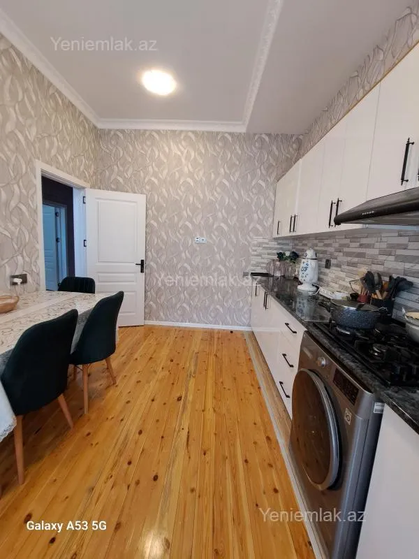 Satılır 4 otaqlı həyət evi 200 m²