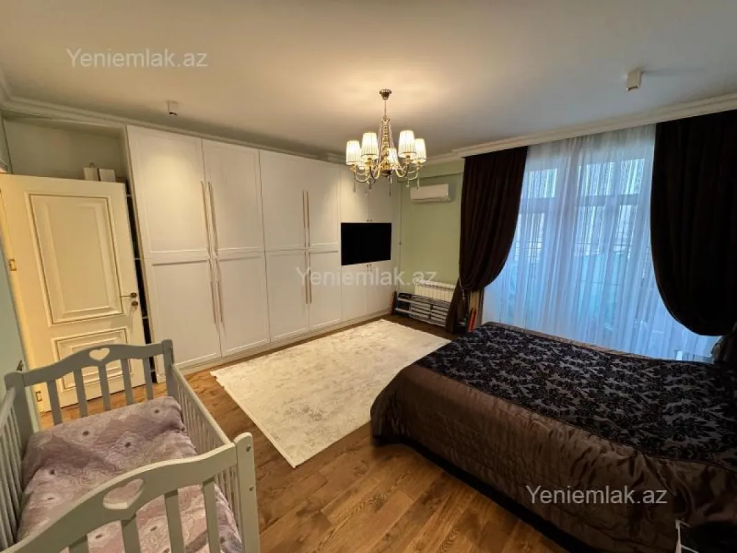 Satılır 4 otaqlı yeni tikili 160 m²