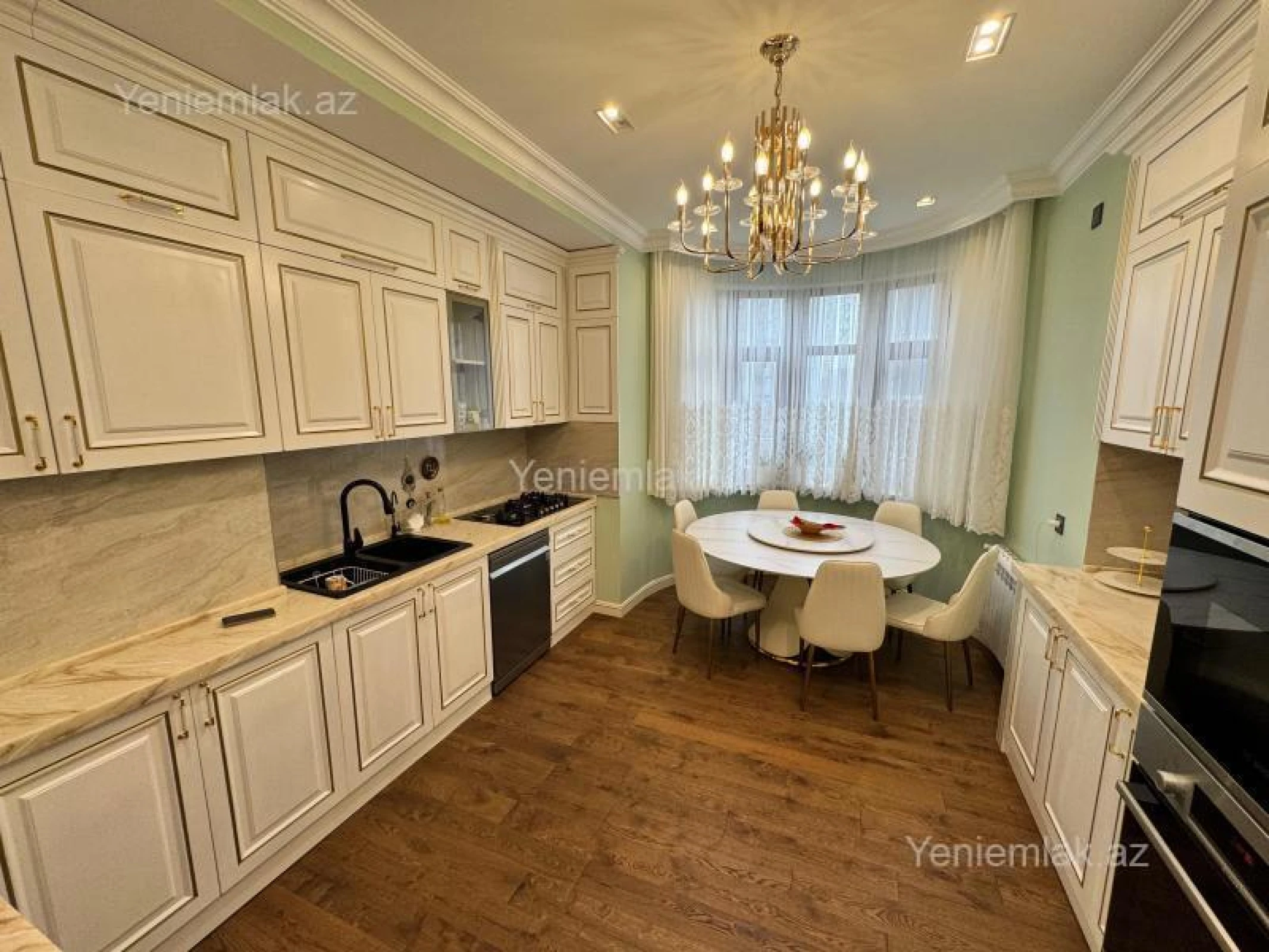 Satılır 4 otaqlı yeni tikili 160 m²