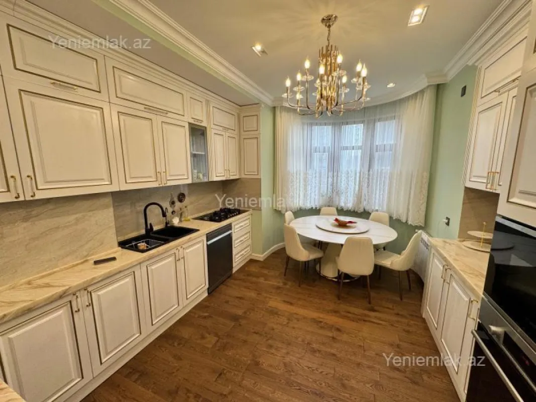 Satılır 4 otaqlı yeni tikili 160 m²