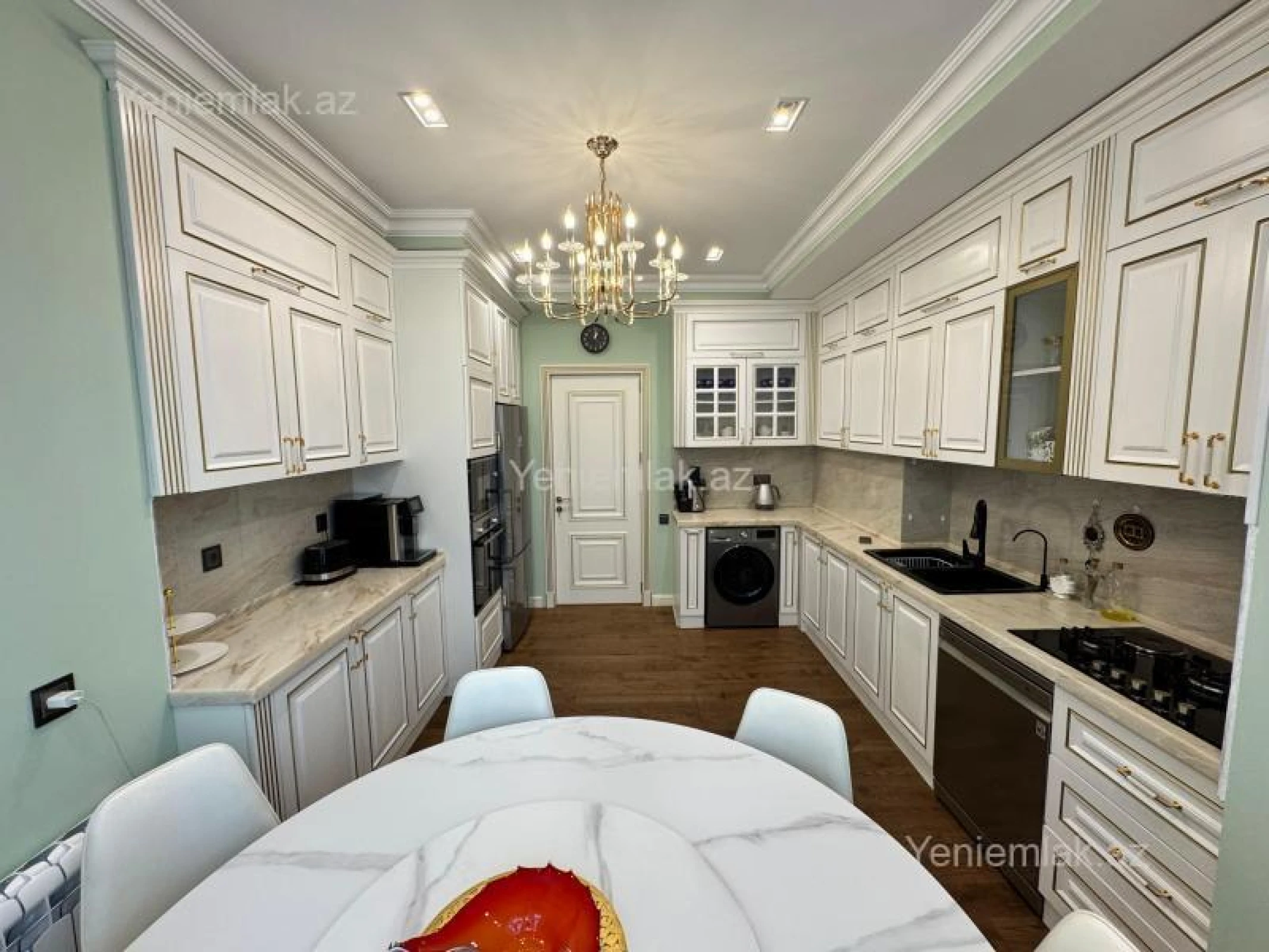 Satılır 4 otaqlı yeni tikili 160 m²