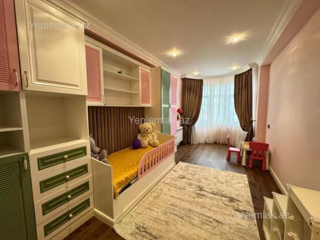 Satılır 4 otaqlı yeni tikili 160 m²