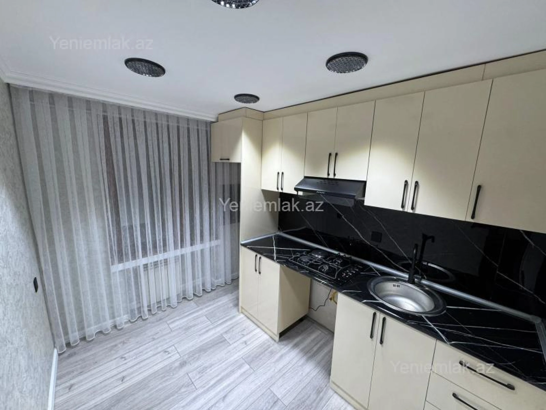 Satılır 3 otaqlı köhnə tikili 75 m²