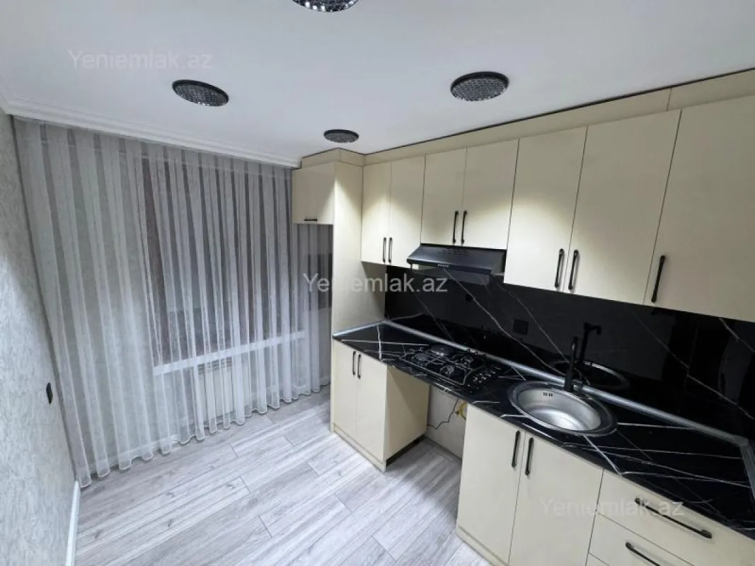 Satılır 3 otaqlı köhnə tikili 75 m²