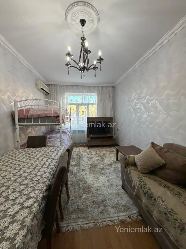 Satılır 2 otaqlı köhnə tikili 60 m²