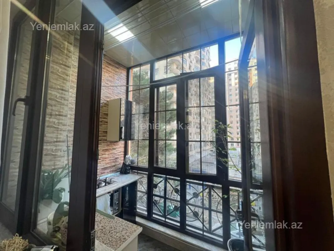 Satılır 4 otaqlı yeni tikili 200 m²