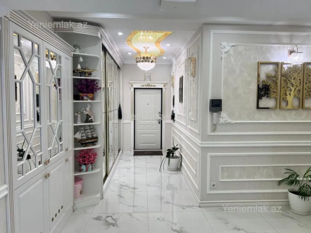 Satılır 4 otaqlı yeni tikili 200 m²