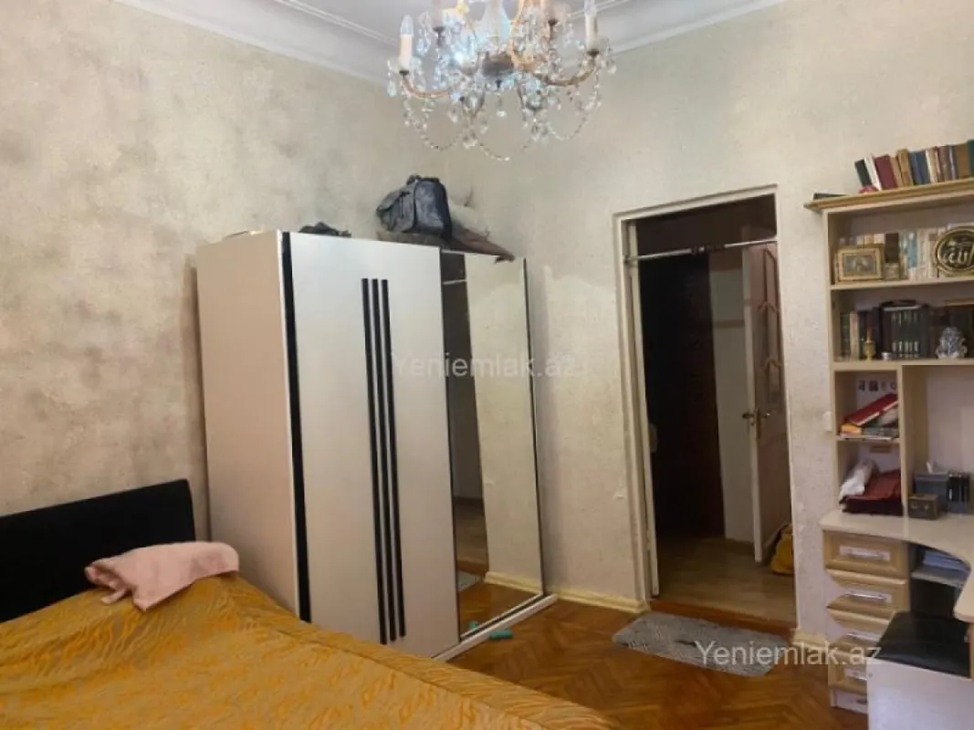 Satılır 3 otaqlı köhnə tikili 90 m²