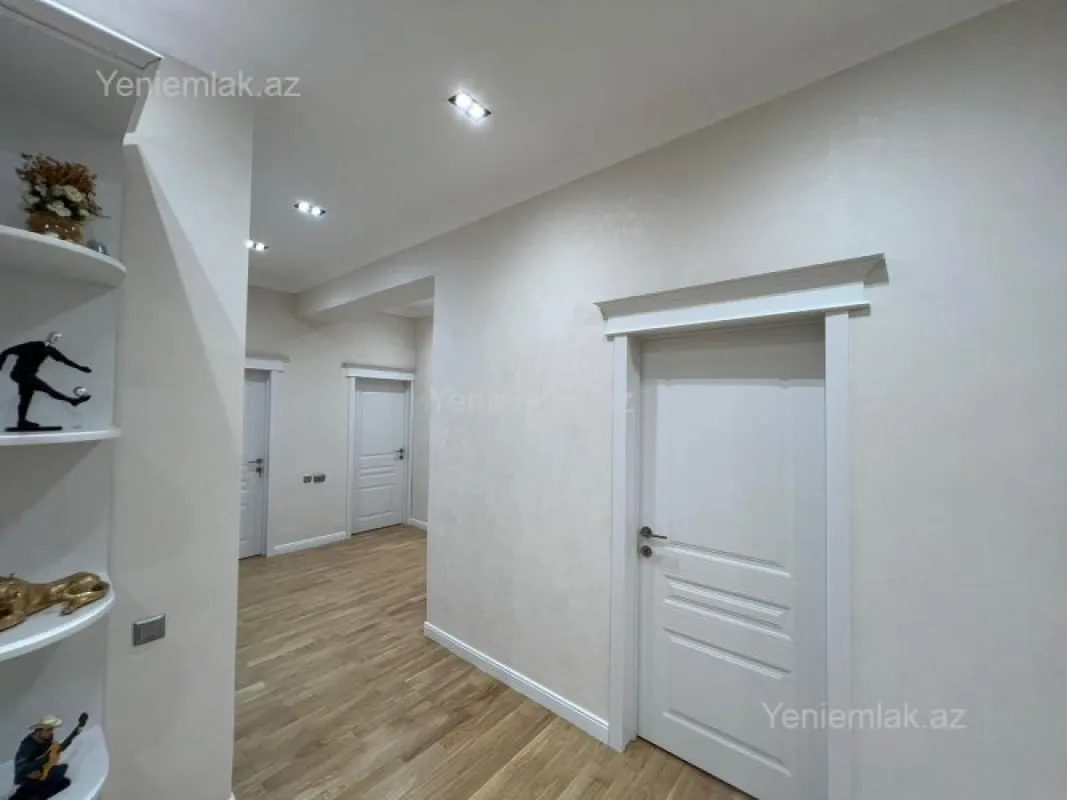 Satılır 4 otaqlı yeni tikili 175 m²