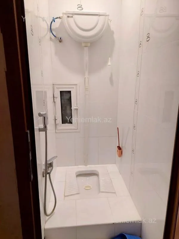 Satılır 4 otaqlı köhnə tikili 110 m²