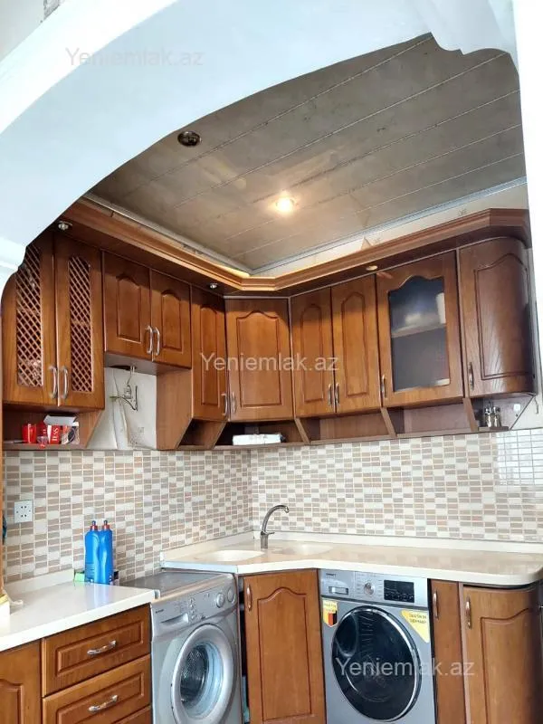 Satılır 4 otaqlı köhnə tikili 110 m²