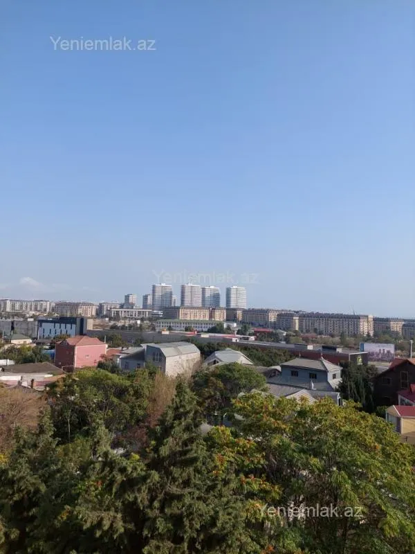 Satılır 4 otaqlı köhnə tikili 110 m²