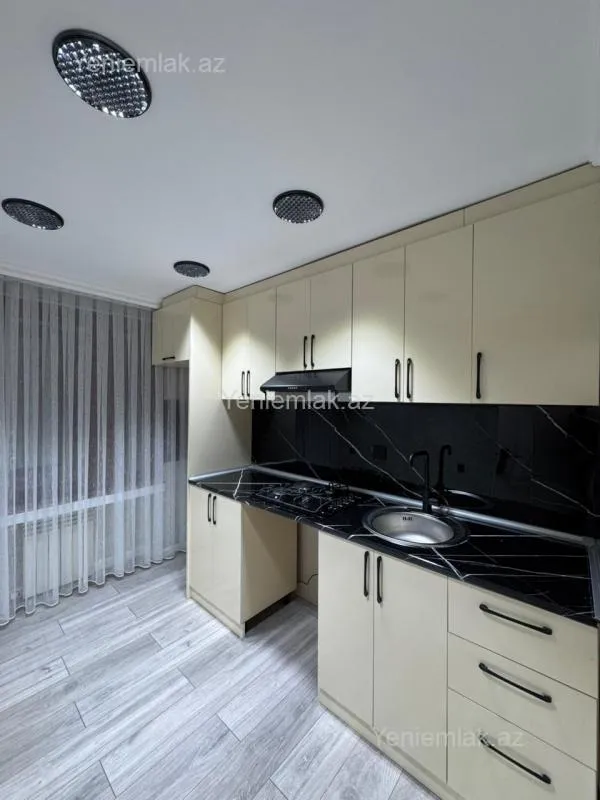 Satılır 3 otaqlı köhnə tikili 85 m²