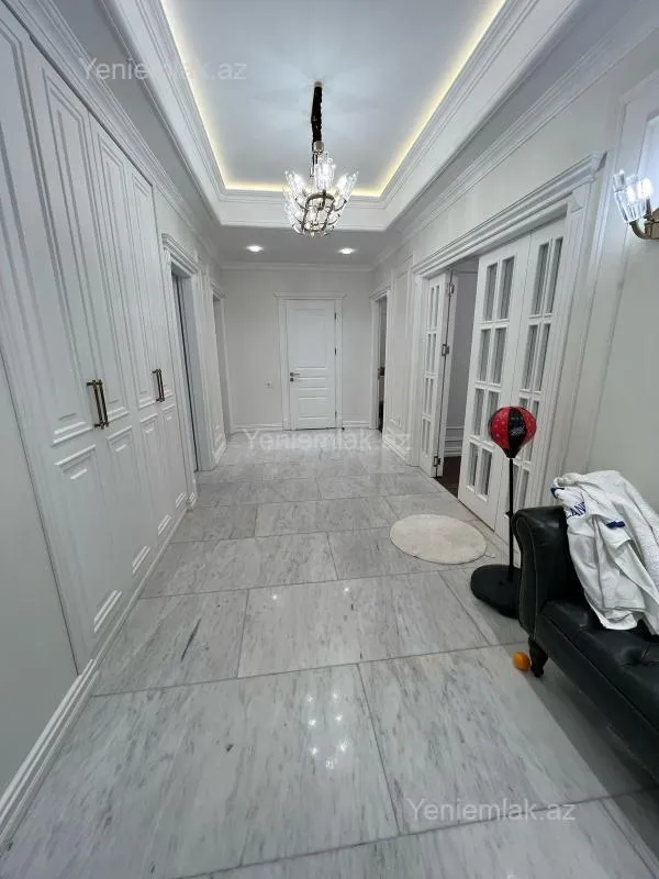 Satılır 3 otaqlı yeni tikili 131 m²