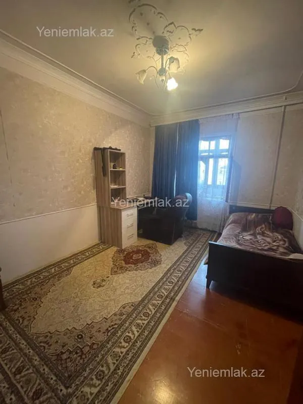 Satılır 5 otaqlı köhnə tikili 130 m²