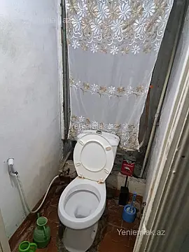 Satılır 4 otaqlı köhnə tikili 100 m²