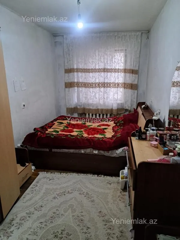 Satılır 4 otaqlı köhnə tikili 100 m²