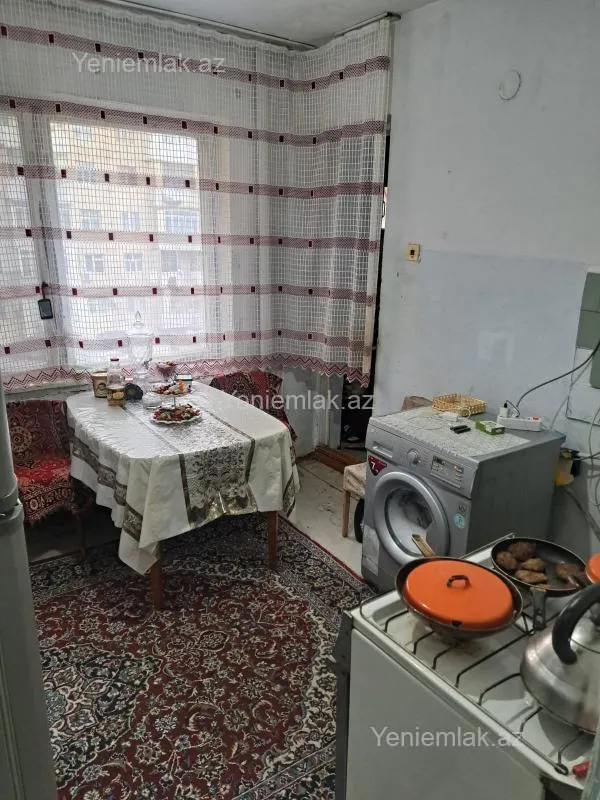 Satılır 4 otaqlı köhnə tikili 100 m²