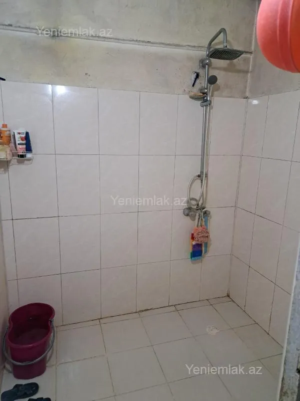 Satılır 4 otaqlı köhnə tikili 100 m²