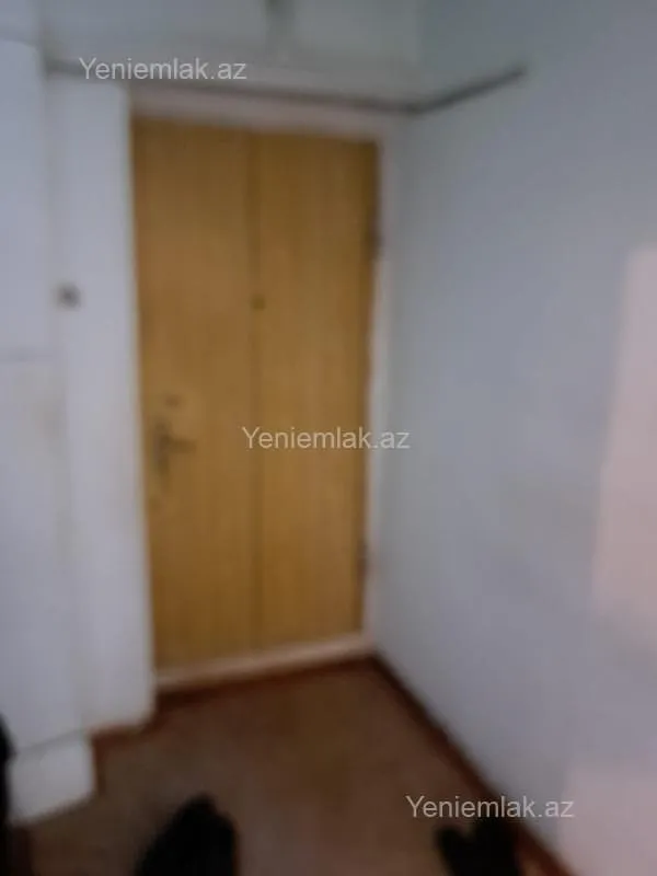 Satılır 4 otaqlı köhnə tikili 100 m²