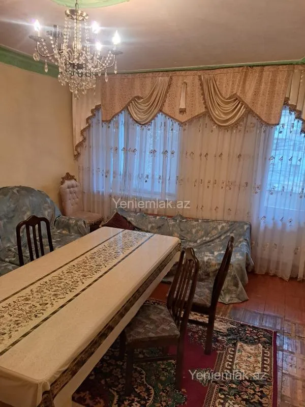 Satılır 4 otaqlı köhnə tikili 100 m²