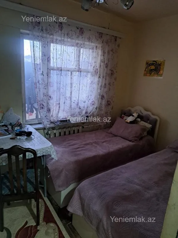 Satılır 4 otaqlı köhnə tikili 100 m²