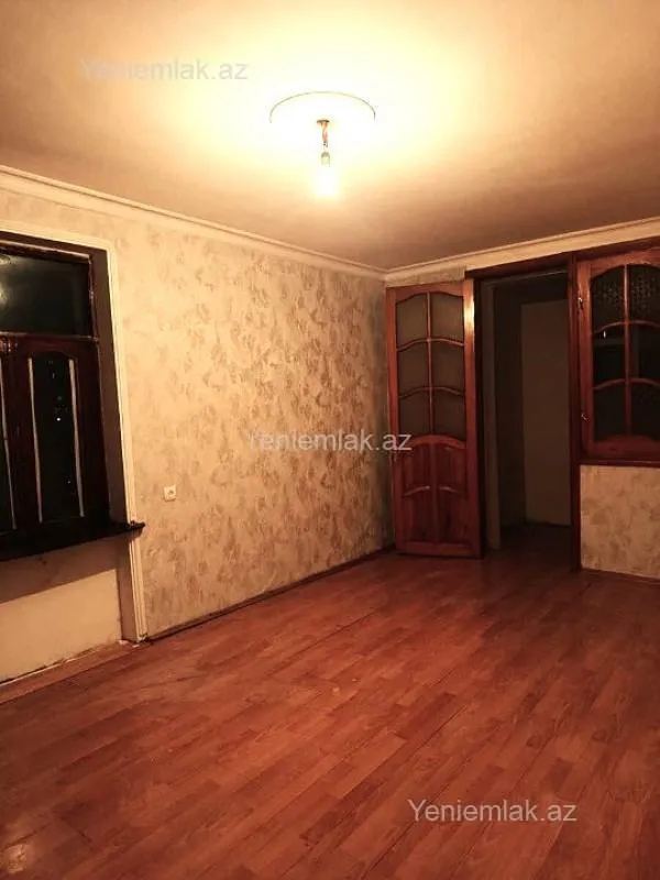 Satılır 1 otaqlı köhnə tikili 30 m²