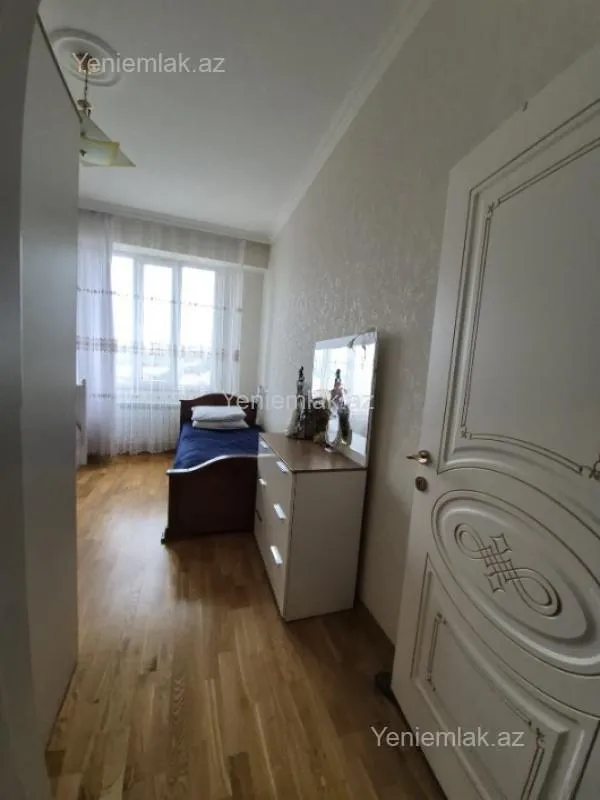 Satılır 3 otaqlı yeni tikili 75 m²