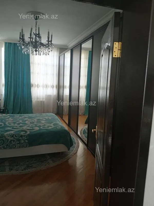 Satılır 3 otaqlı yeni tikili 130 m²