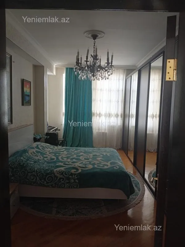 Satılır 3 otaqlı yeni tikili 130 m²