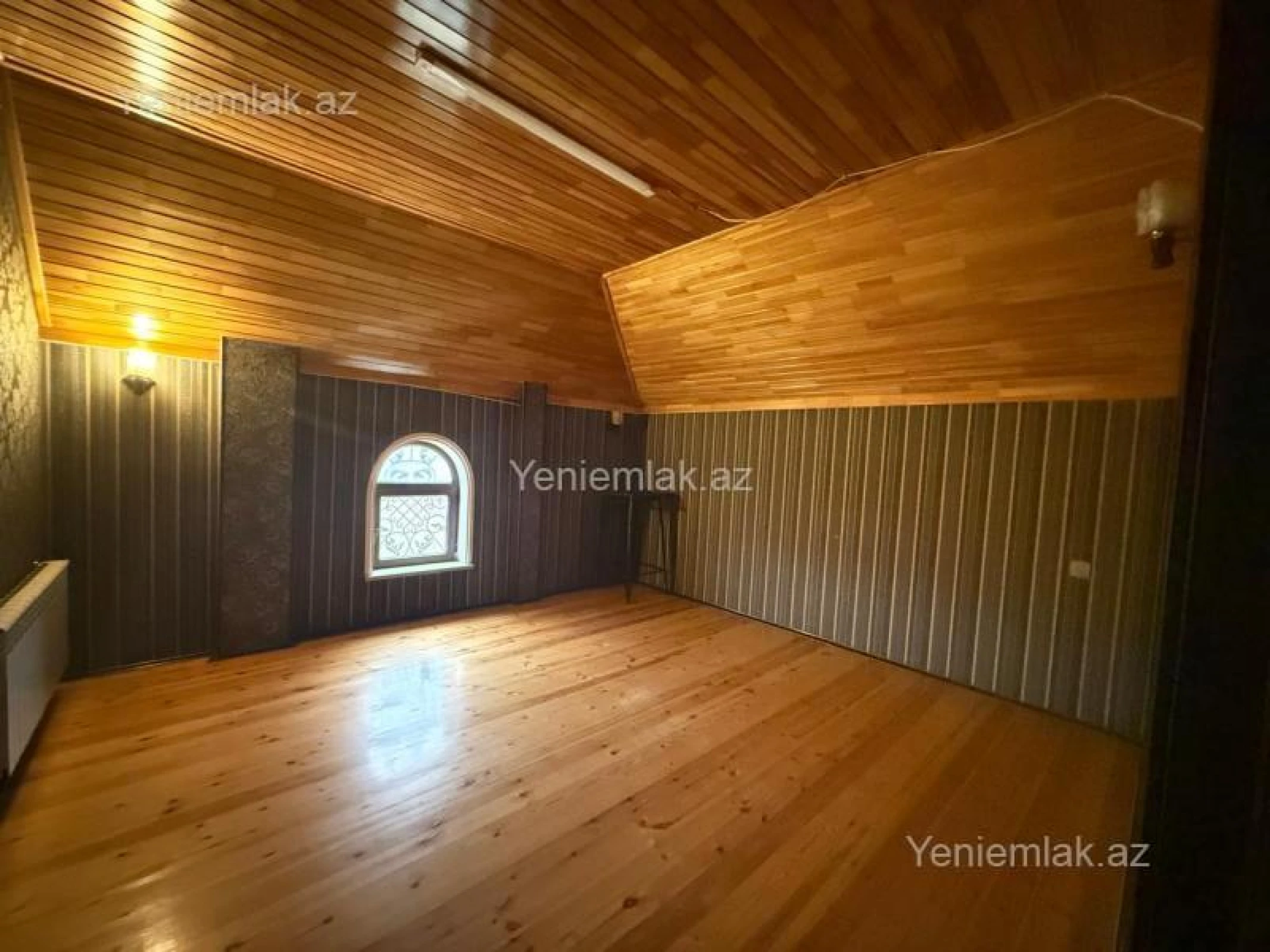 Satılır 9 otaqlı həyət evi 450 m²