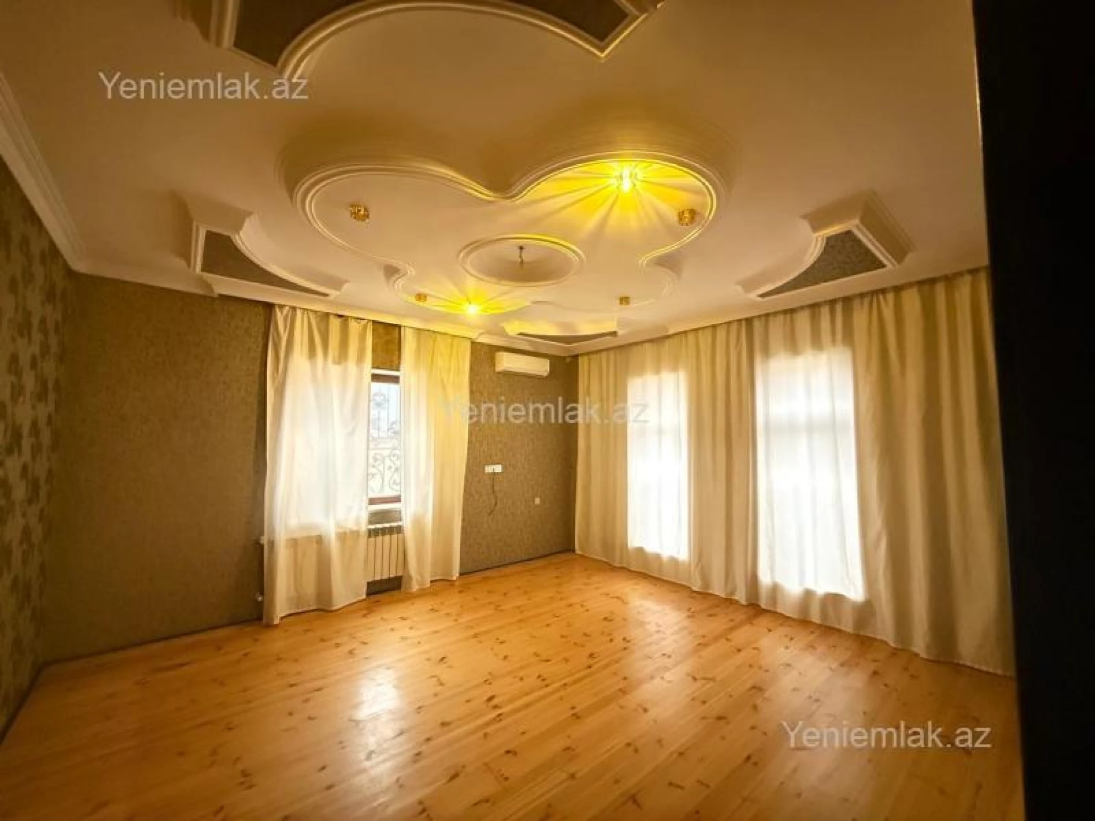Satılır 9 otaqlı həyət evi 450 m²