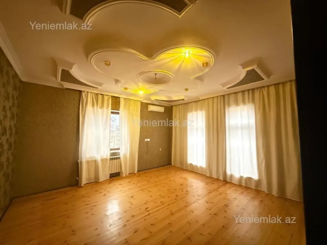 Satılır 9 otaqlı həyət evi 450 m²