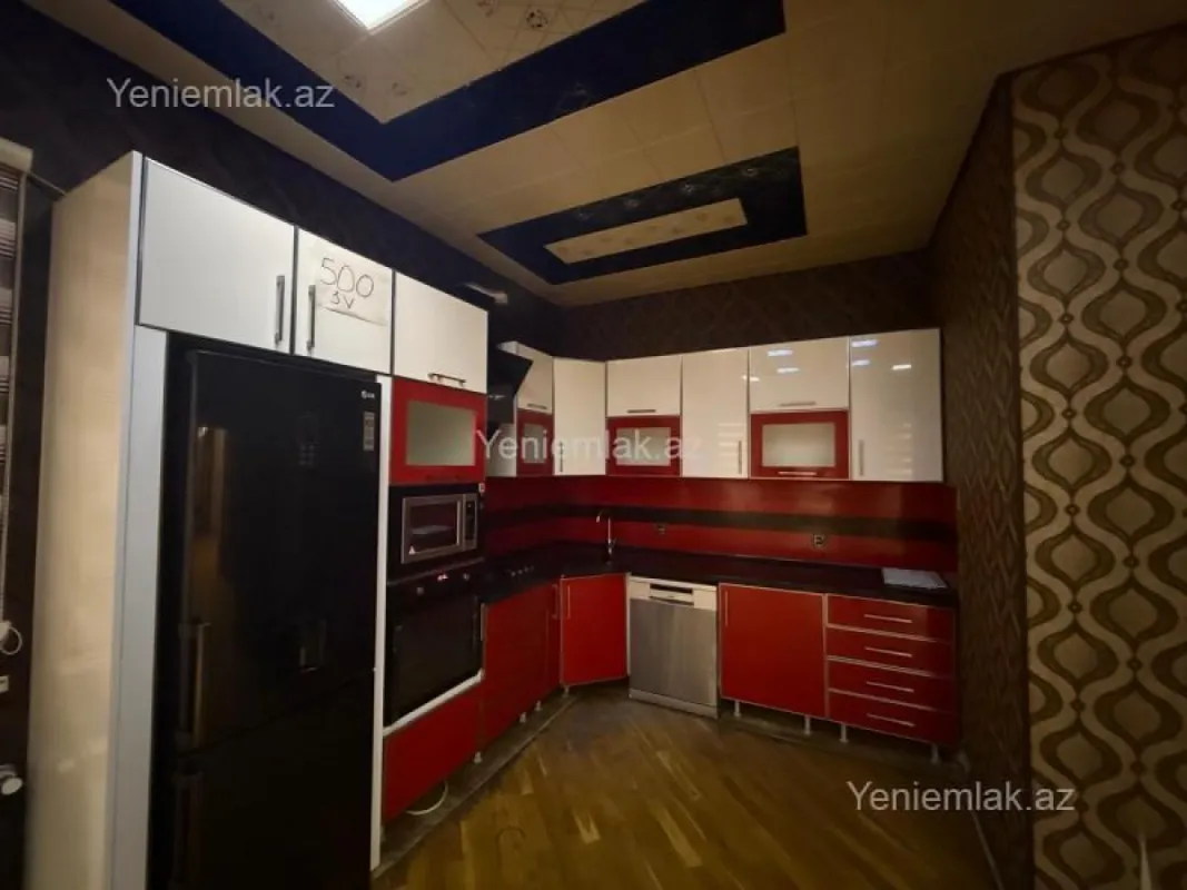 Satılır 9 otaqlı həyət evi 450 m²