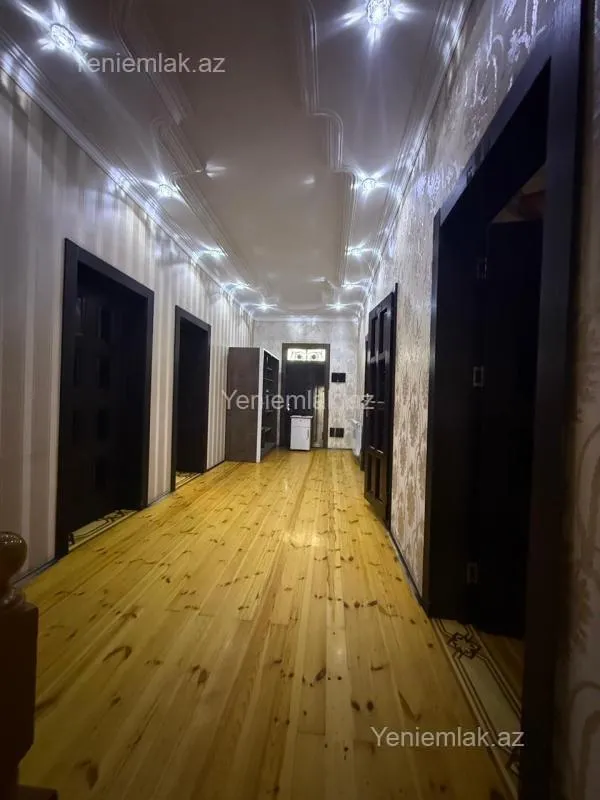 Satılır 9 otaqlı həyət evi 450 m²