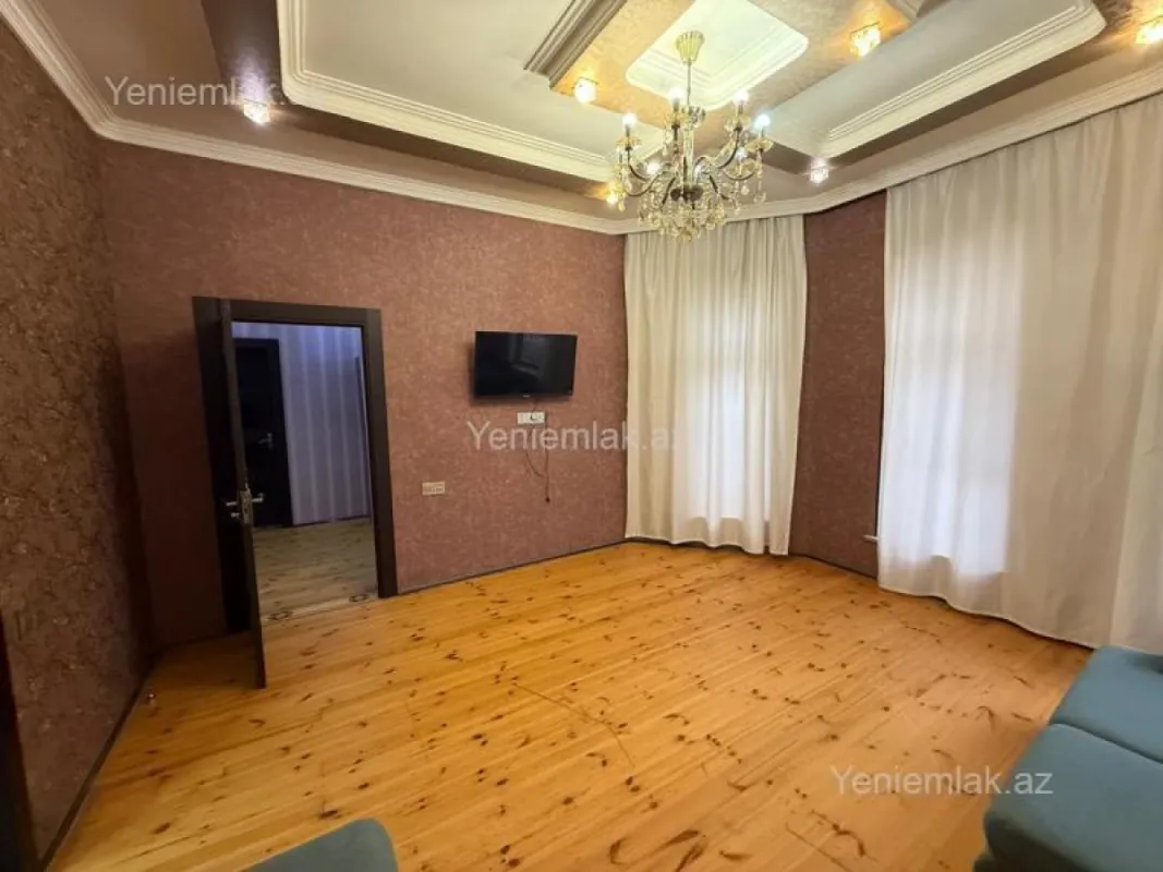 Satılır 9 otaqlı həyət evi 450 m²